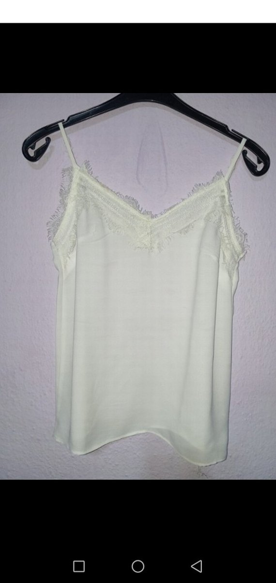 Dantel Detaylı Beyaz V Yaka Mini Atlet - Görsel 2