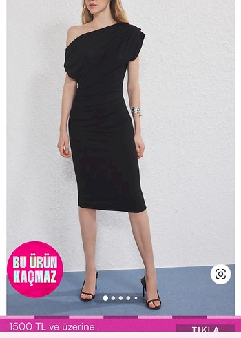 V Yaka Siyah Midi Drapeli Kadın Elbise - Görsel 2