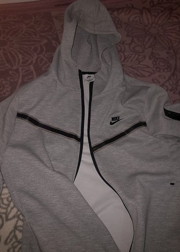 Nike tech