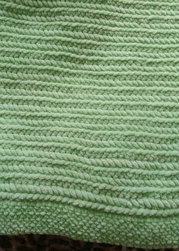 Yeşil Örgü Çocuk Battaniyesi kadife iple yapılmıştır. - Görsel 2