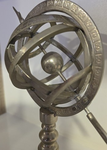 Gri ve Altın Renkli Metal Astroloji Figürü - Görsel 4