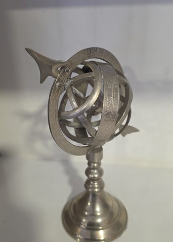 Gri ve Altın Renkli Metal Astroloji Figürü - Görsel 3