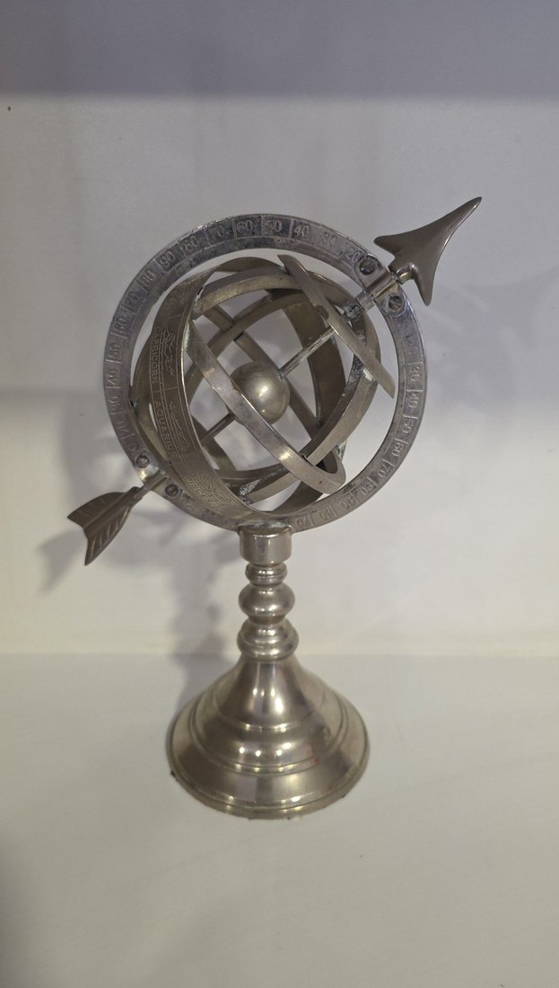 Gri ve Altın Renkli Metal Astroloji Figürü - Görsel 2