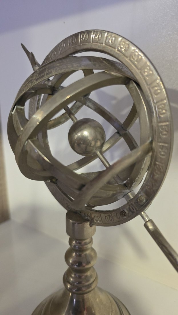 Gri ve Altın Renkli Metal Astroloji Figürü - Görsel 4