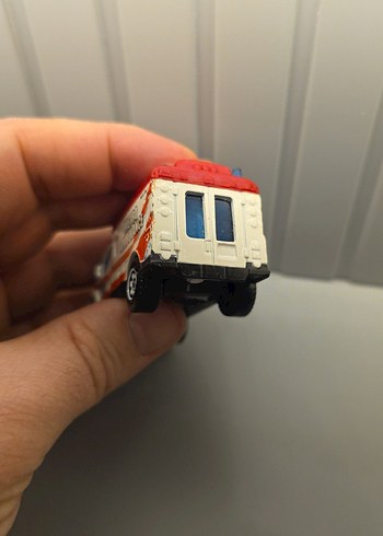 Renkli Metro Ambulans Oyuncak Araba - Görsel 4