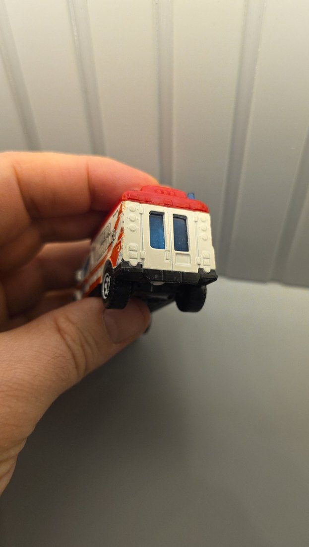 Renkli Metro Ambulans Oyuncak Araba - Görsel 4