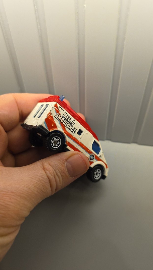 Renkli Metro Ambulans Oyuncak Araba - Görsel 5