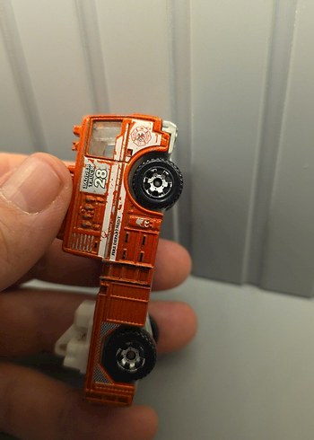 Turuncu Renkli Oyuncak İtfaiye Arabası - Görsel 6