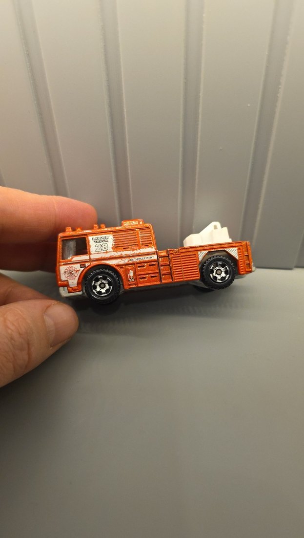 Turuncu Renkli Oyuncak İtfaiye Arabası - Görsel 3