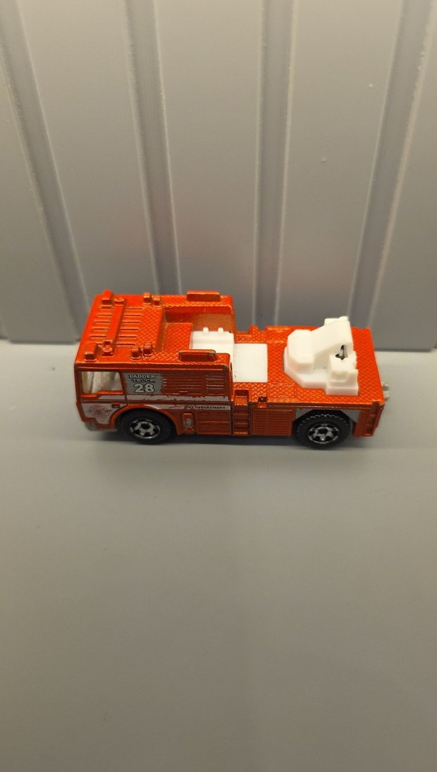 Turuncu Renkli Oyuncak İtfaiye Arabası - Görsel 2