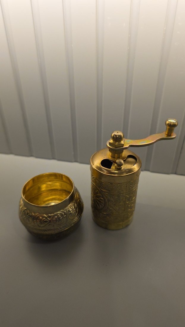 Altın Renkli El Değirmeni Kahve Makinesi - Görsel 3