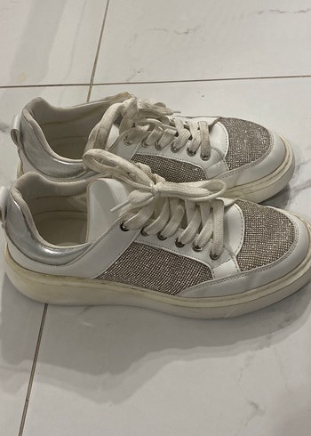 Gri Detaylı Beyaz Dolgu Topuk Spor Ayakkabı - Görsel 2