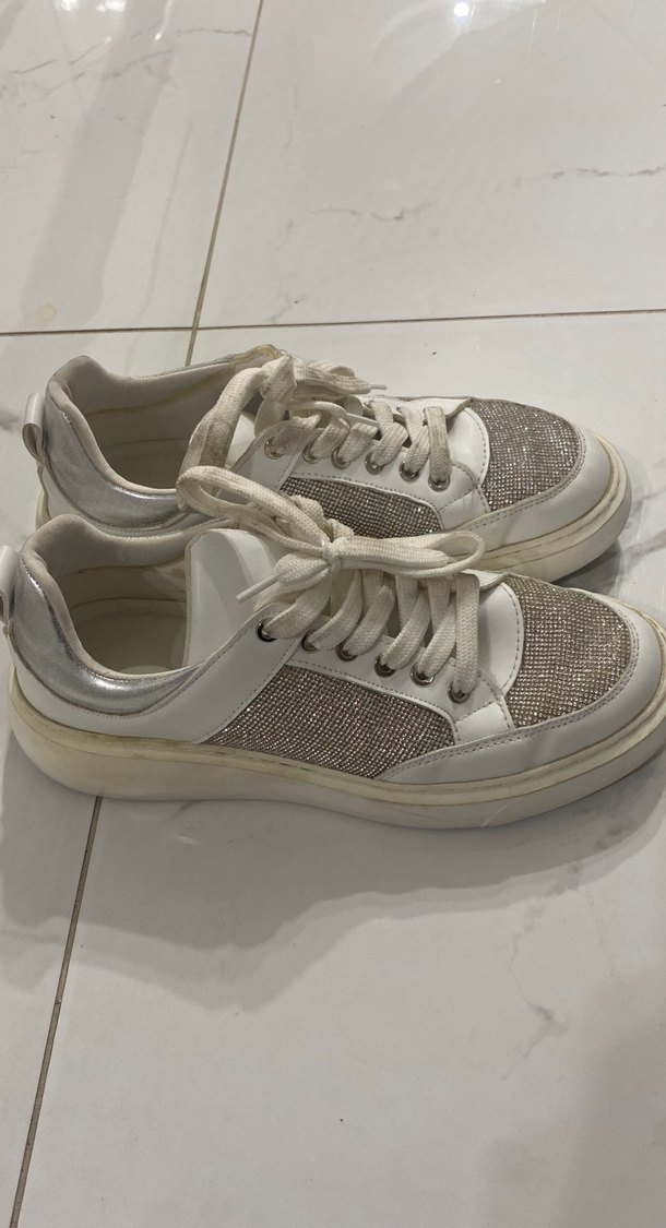 Gri Detaylı Beyaz Dolgu Topuk Spor Ayakkabı - Görsel 2