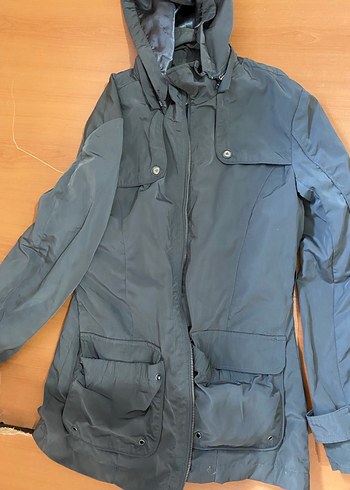 Gri Kapüşonlu Kemerli Kadın Yağmurluk - Görsel 2