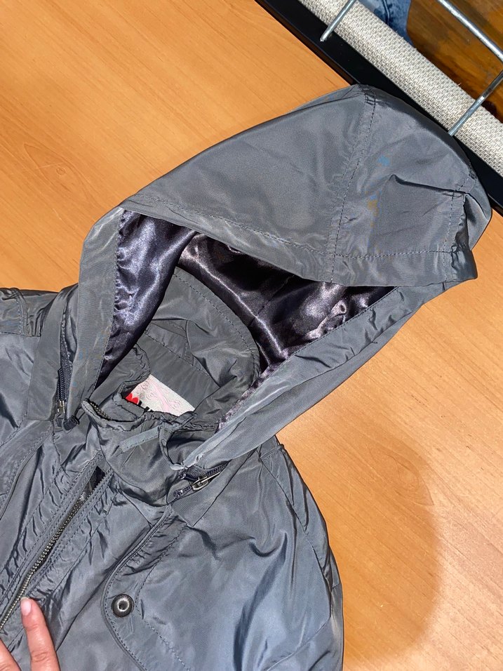 Gri Kapüşonlu Kemerli Kadın Yağmurluk - Görsel 5