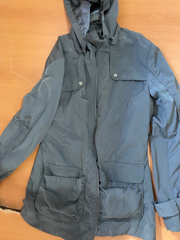 Gri Kapüşonlu Kemerli Kadın Yağmurluk - Görsel 2