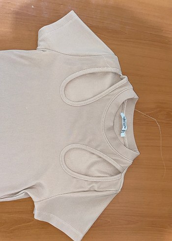 Kadın Bej Kısa Kollu Dekolteli Tişört - Görsel 4