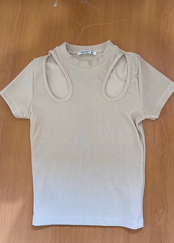 Kadın Bej Kısa Kollu Dekolteli Tişört - Görsel 2