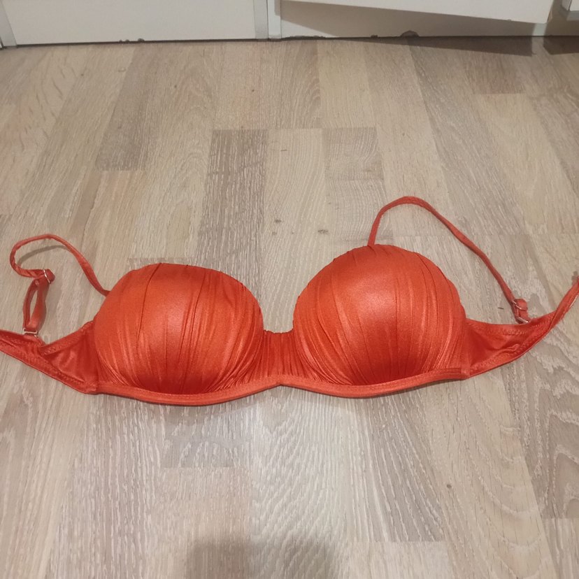 Turuncu ve Siyah Strappy Bikini Üstü - Görsel 3
