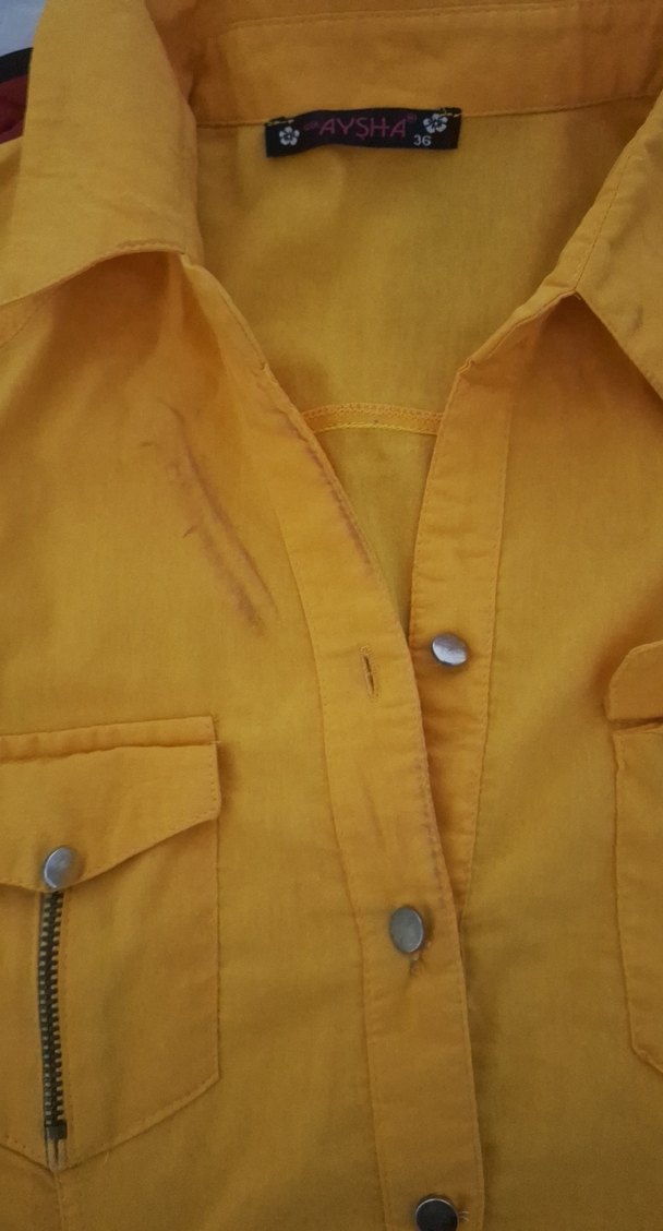 Sarı Düğmeli Kısa Kollu Kadın Gömlek - Görsel 2