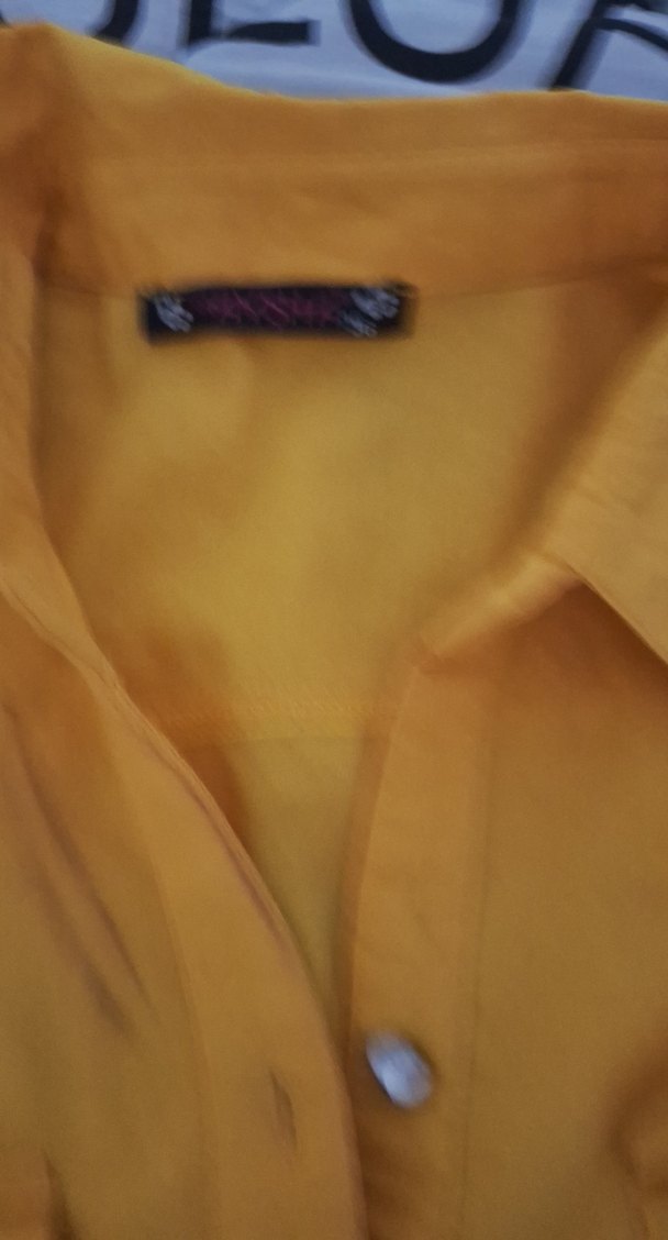 Sarı Düğmeli Kısa Kollu Kadın Gömlek - Görsel 3