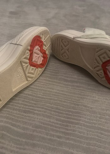 36 Beden Nakışlı Beyaz Kadın Spor Ayakkabı