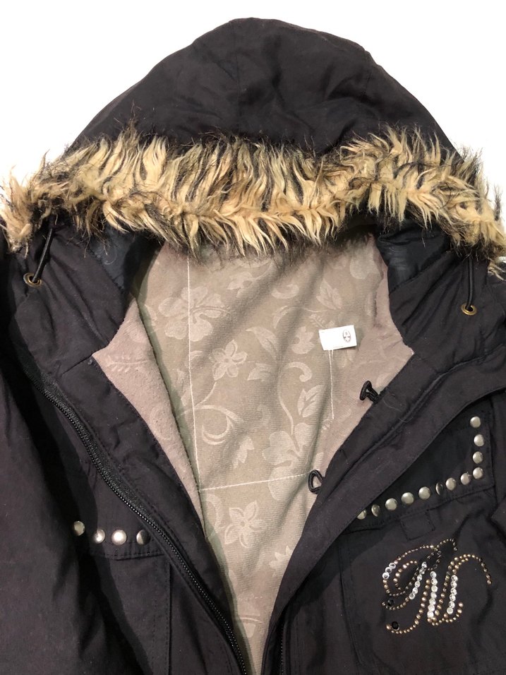 Sokak Stili Siyah Kürklü Kadın Mont - Görsel 2