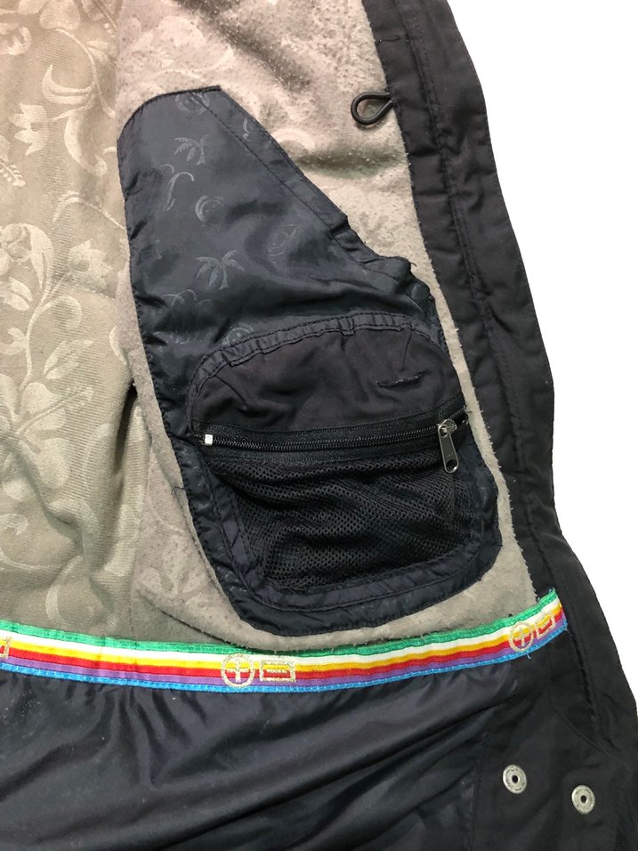 Sokak Stili Siyah Kürklü Kadın Mont - Görsel 4