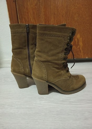 Kahverengi Süet Kadın Dolgu Topuklu Botlar - Görsel 2