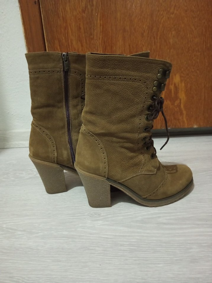 Kahverengi Süet Kadın Dolgu Topuklu Botlar - Görsel 2