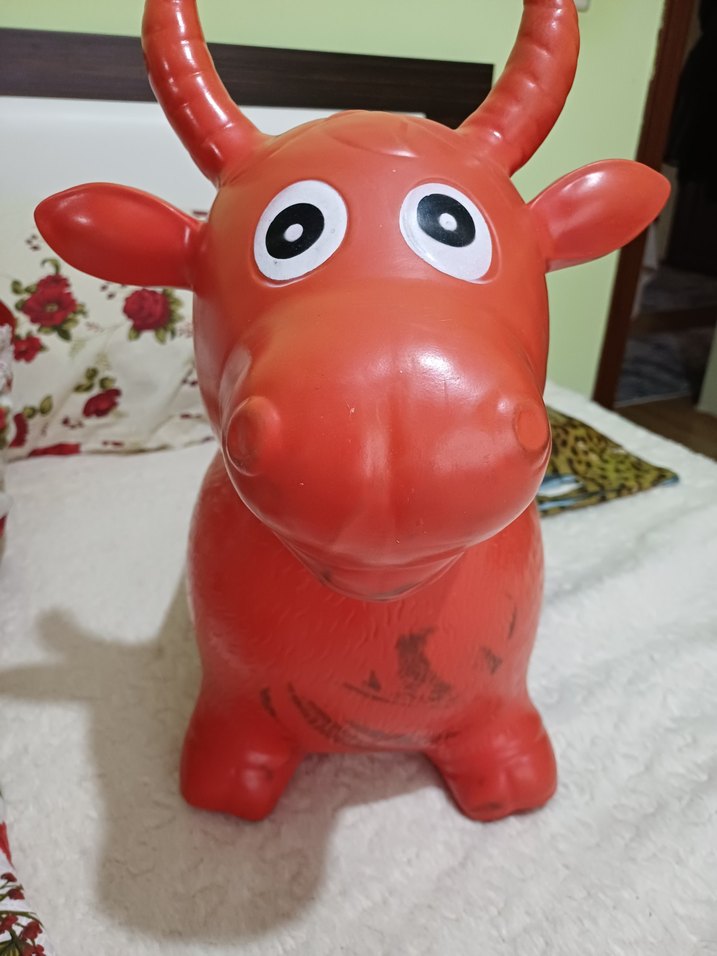 Kırmızı Şişme Oyun İneği - Görsel 2