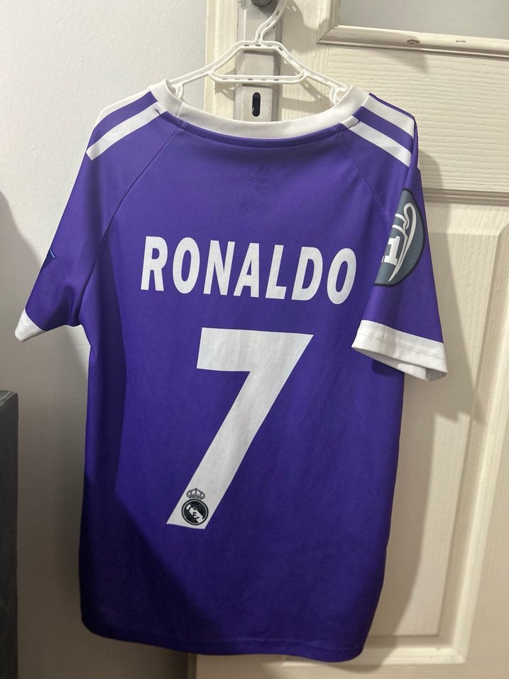 Ronaldo Mor Kısa Kollu Erkek Çocuk Forma - Real Madrid - Görsel 2