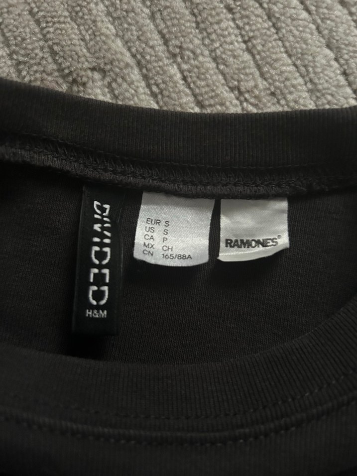 H&M Ramones Baby Tee Y2K Punk - Görsel 2
