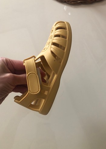 Kız Çocuk Bej Tokalı Terlik - Görsel 3