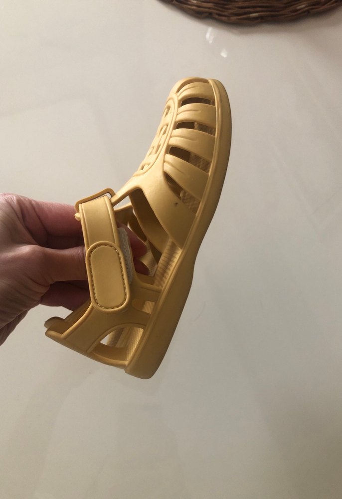 Kız Çocuk Bej Tokalı Terlik - Görsel 3