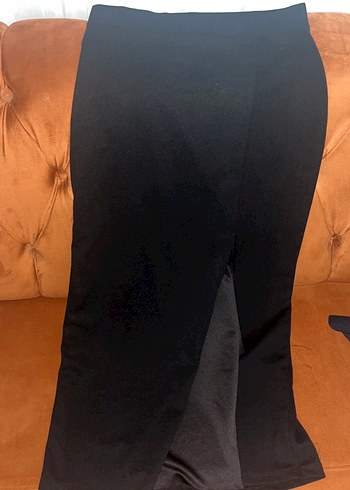 Siyah yırtmaçlı midi Kadın Etek - Görsel 2