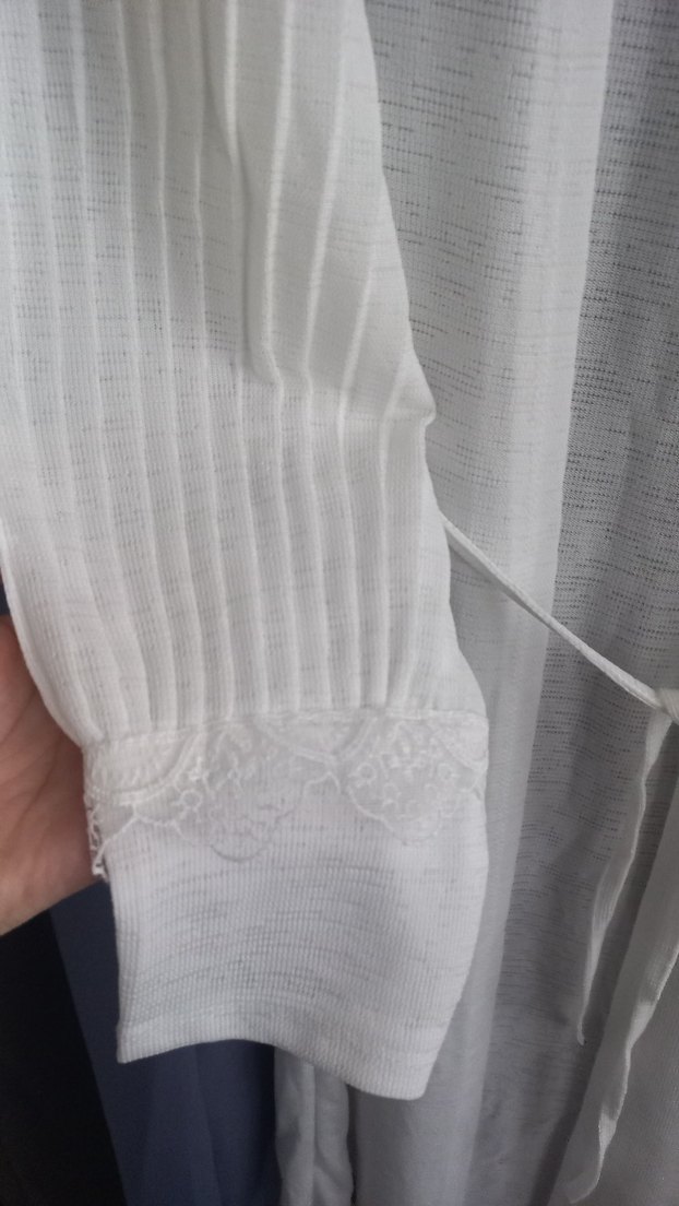 İnci İşlemeli Beyaz Hırka - Görsel 3