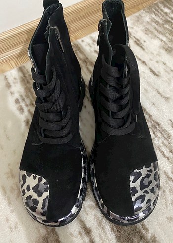 Leopar Detaylı Siyah Süet Bot /37 Numara