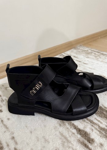 Miu Miu Siyah Deri Tokalı Sandalet / 37 Numara