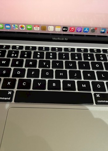 Gri MacBook Air Dizüstü Bilgisayar - Görsel 3