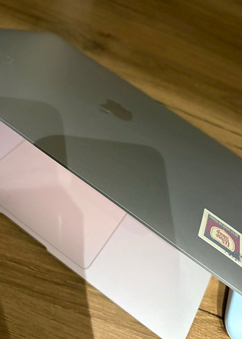 Gri MacBook Air Dizüstü Bilgisayar - Görsel 2