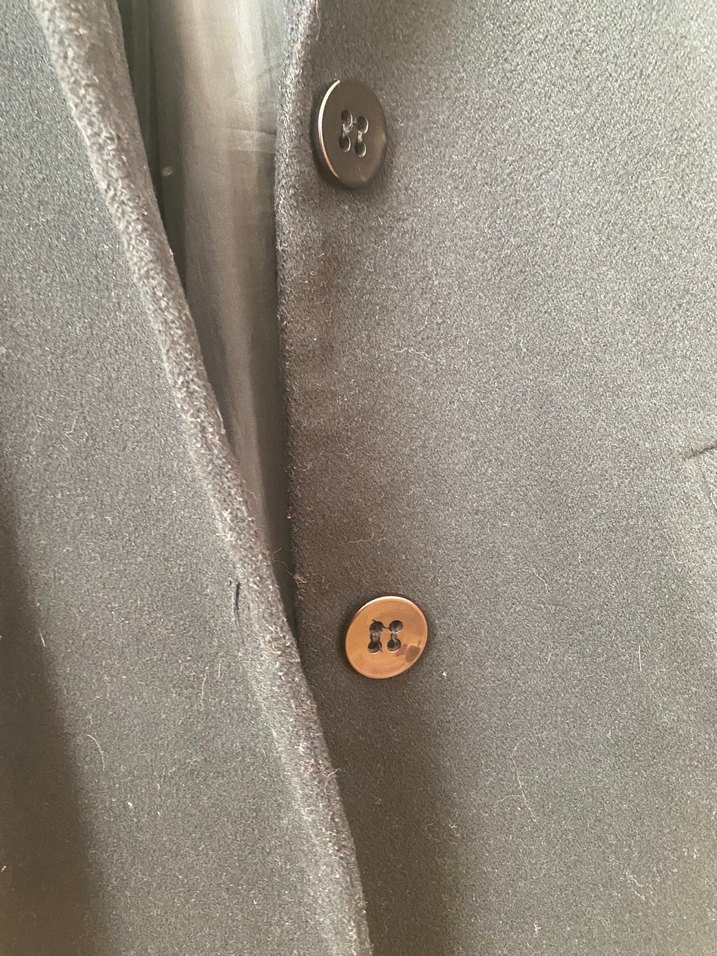 Düğmeli Siyah Kaban - Görsel 2