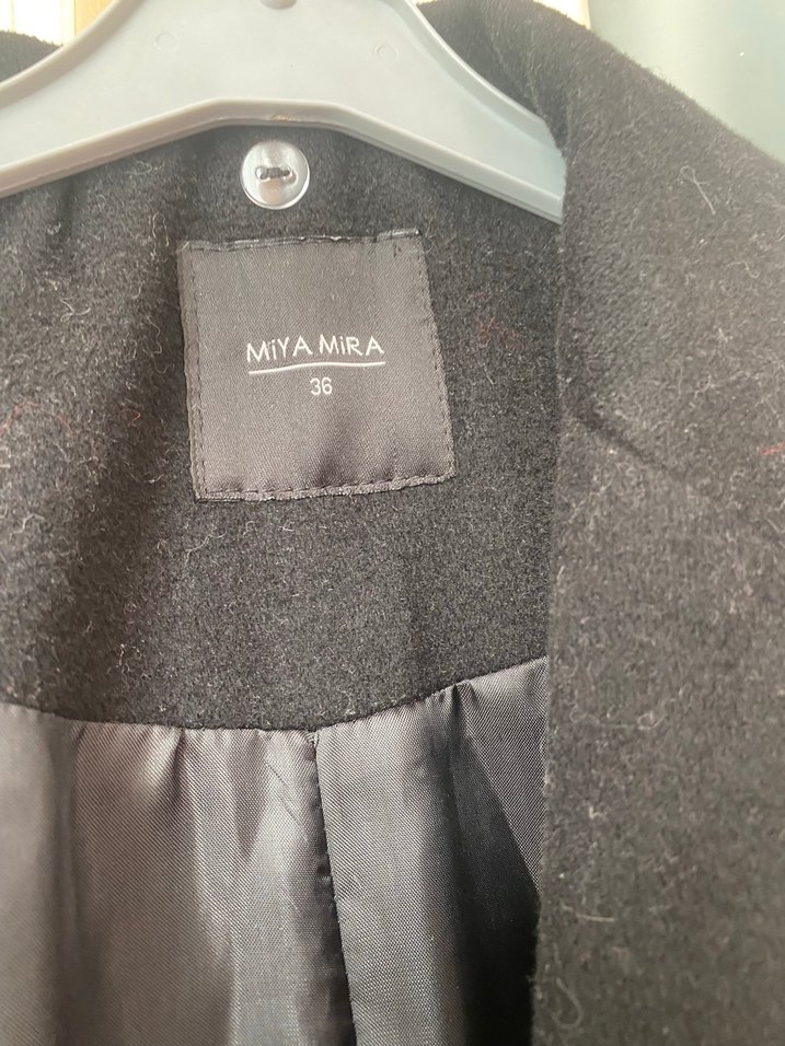 Düğmeli Siyah Kaban - Görsel 3