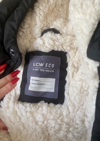 Erkek Çocuk Siyah Kapüşonlu Düğmeli mont - Görsel 4