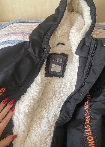 Erkek Çocuk Siyah Kapüşonlu Düğmeli mont - Görsel 3