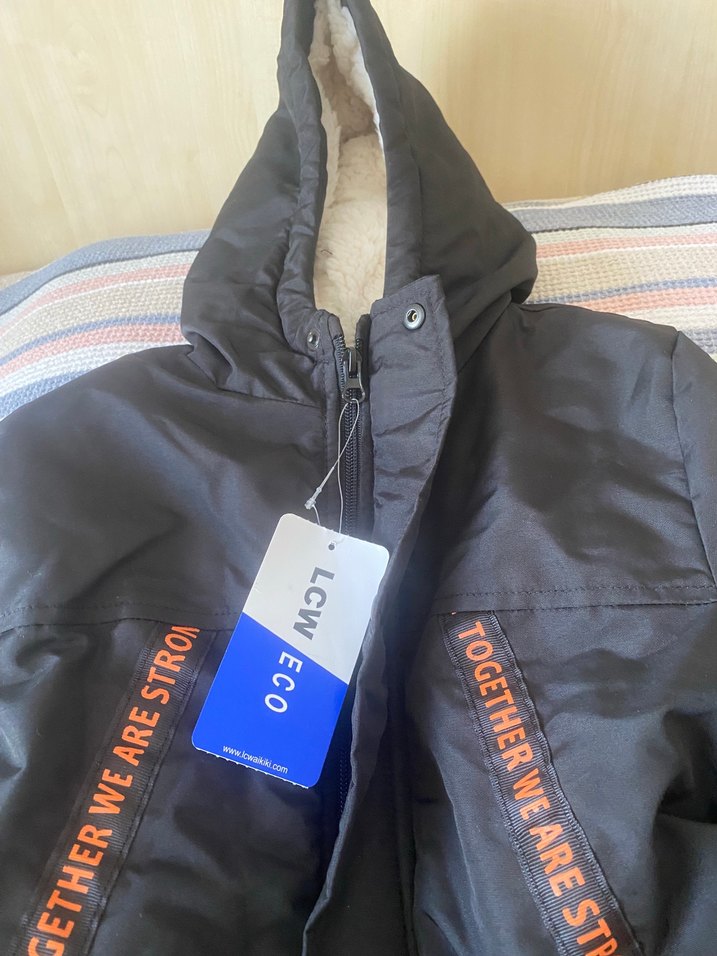 Erkek Çocuk Siyah Kapüşonlu Düğmeli mont - Görsel 2