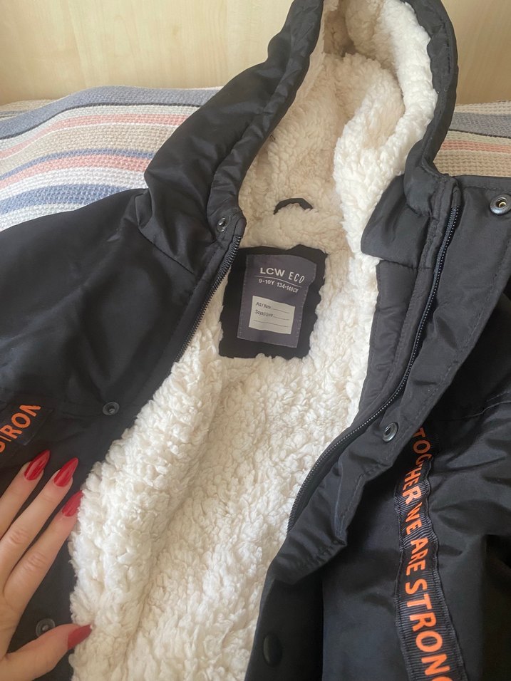 Erkek Çocuk Siyah Kapüşonlu Düğmeli mont - Görsel 3