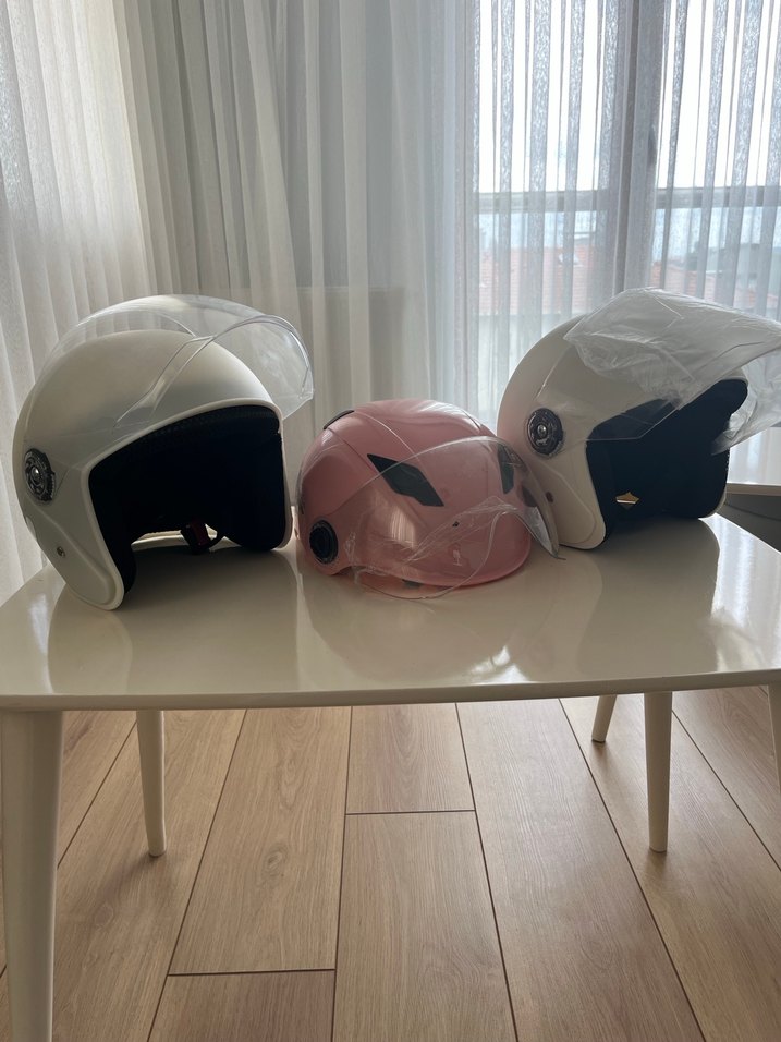 Beyaz Parlak Baskılı Motosiklet Kaskı - Görsel 2