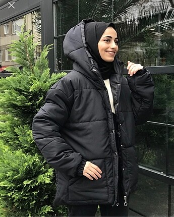 Siyah Kapüşonlu Mont