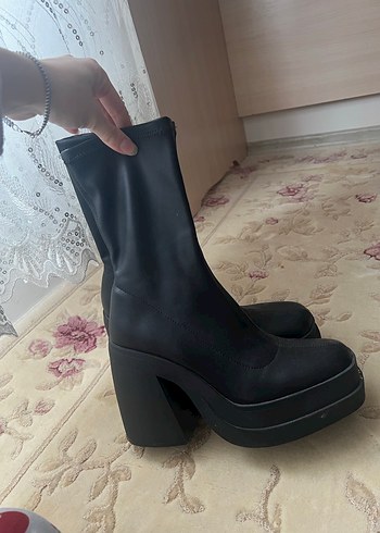 Siyah Platform Topuklu Gotik Kadın Bot BERSHKA - Görsel 5